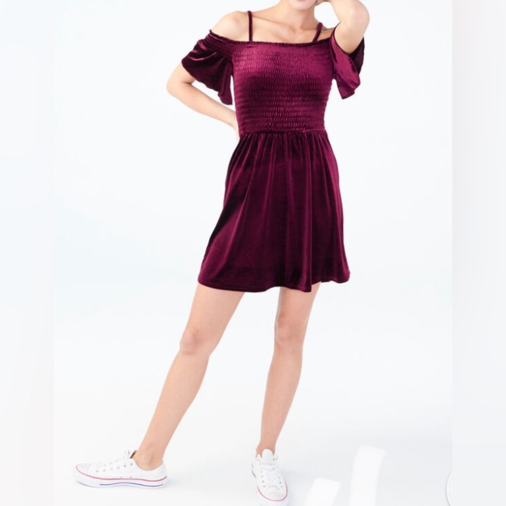 Aeropostale Burgundy Wine Purple Velvet Off Shoulder Smocked Dress Size Medium
